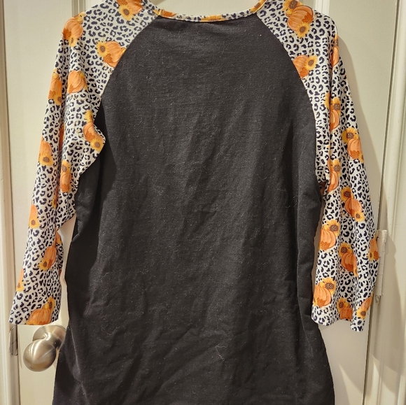 Women's Iltex Fall Pumpkin black leopard print sleeves shirt. Size Large. - Picture 3 of 4